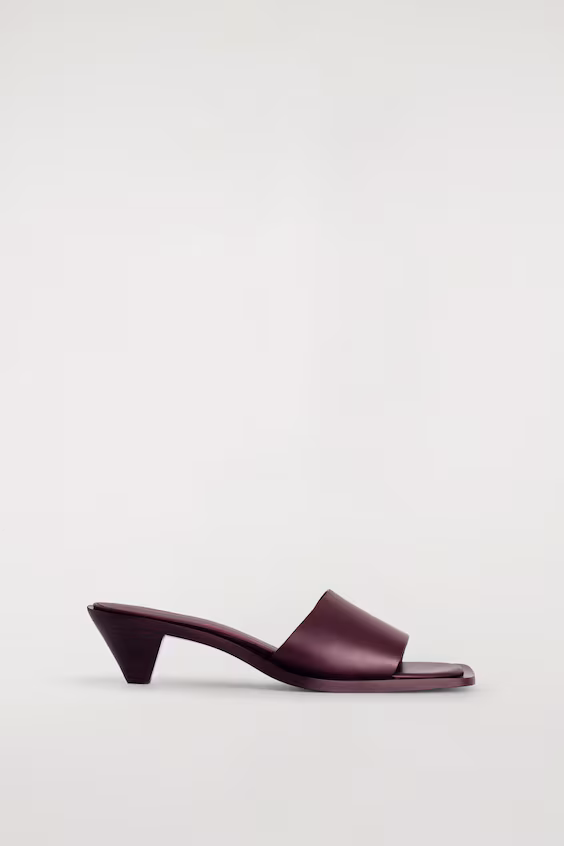 LEATHER KITTEN-HEEL MULES
